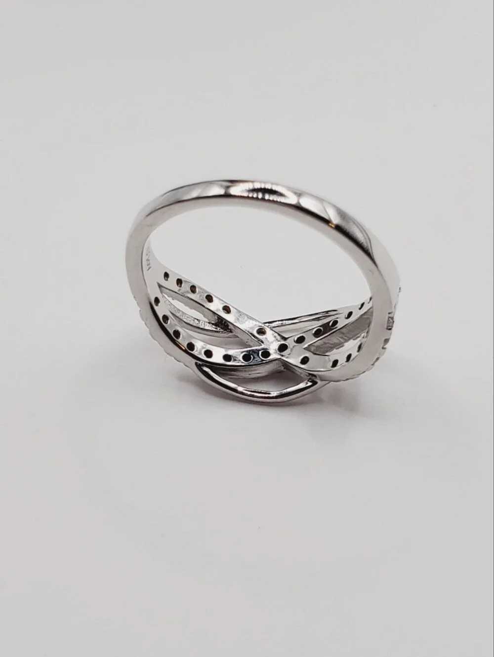Round Cut Moissanite 925 Sterling Silver Infinity Twist Crossover Ring